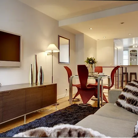 Europea - Montaigne Apartment