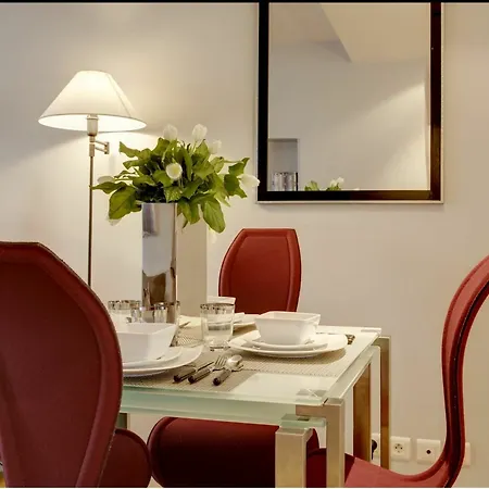 Apartment Europea - Montaigne Paris