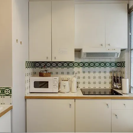 Apartment Europea - Montaigne Paris