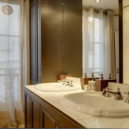Apartment Europea - Montaigne Paris