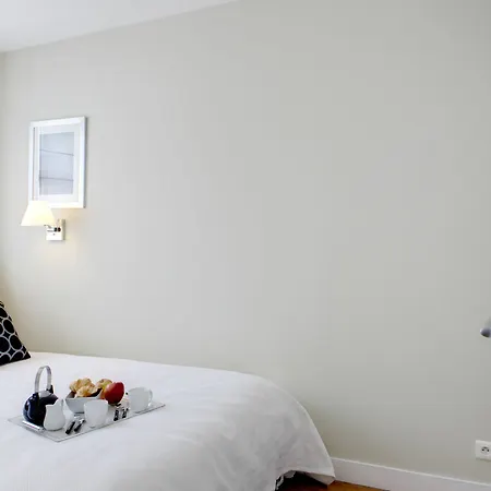 Europea - Montaigne Apartment